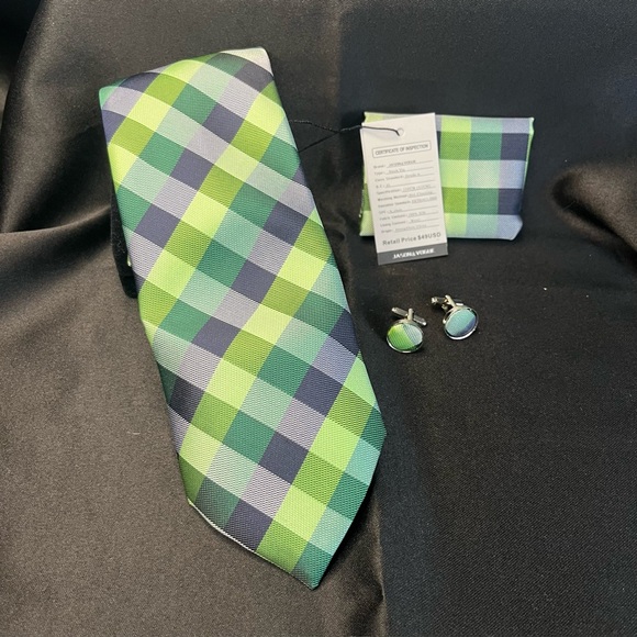 NWT- Silk Green & Navy Plaid Tie with Matching Pocket Square and Cufflinks - Picture 4 of 5